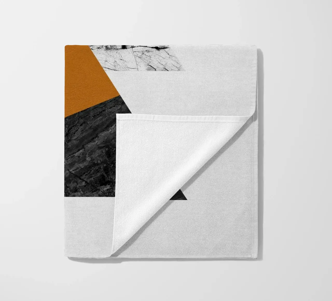 Triangoli geometrici telo mare da Orara Studio