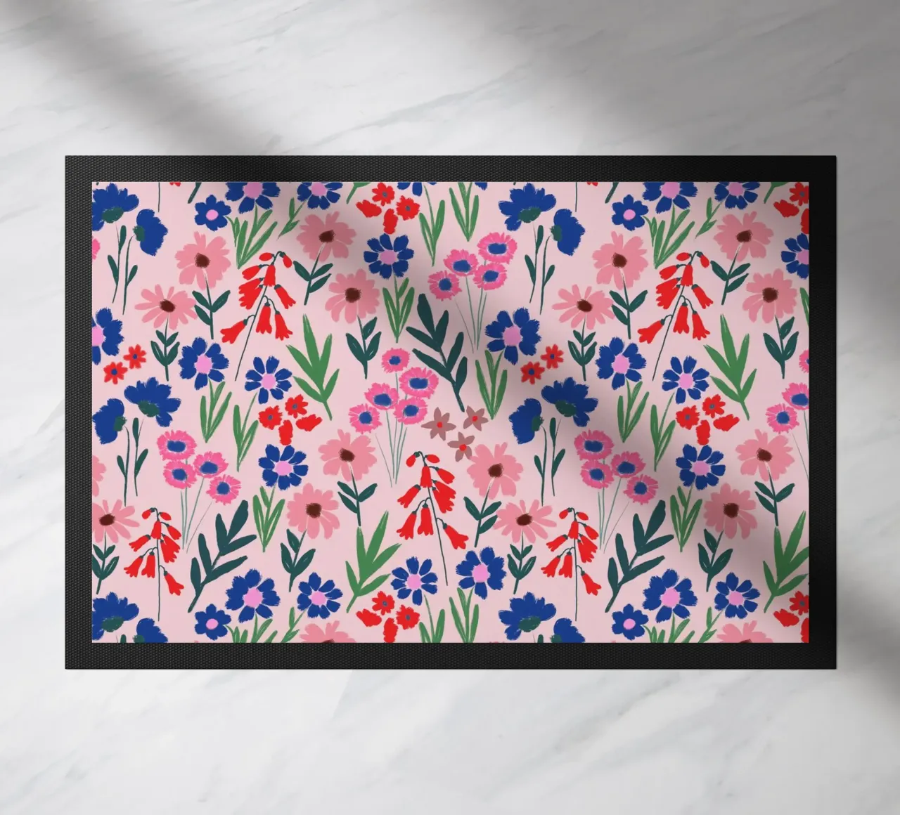 Des fleurs joyeuses en rose, bleu et rouge paillasson de Petra Lang - Floral Art