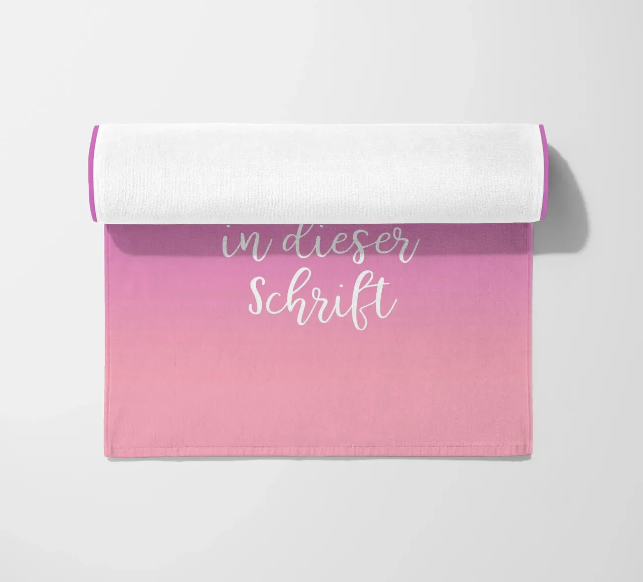 Wunschtext in Schreibschrift auf lila rosa gradient telo mare da BAINAI BRICK