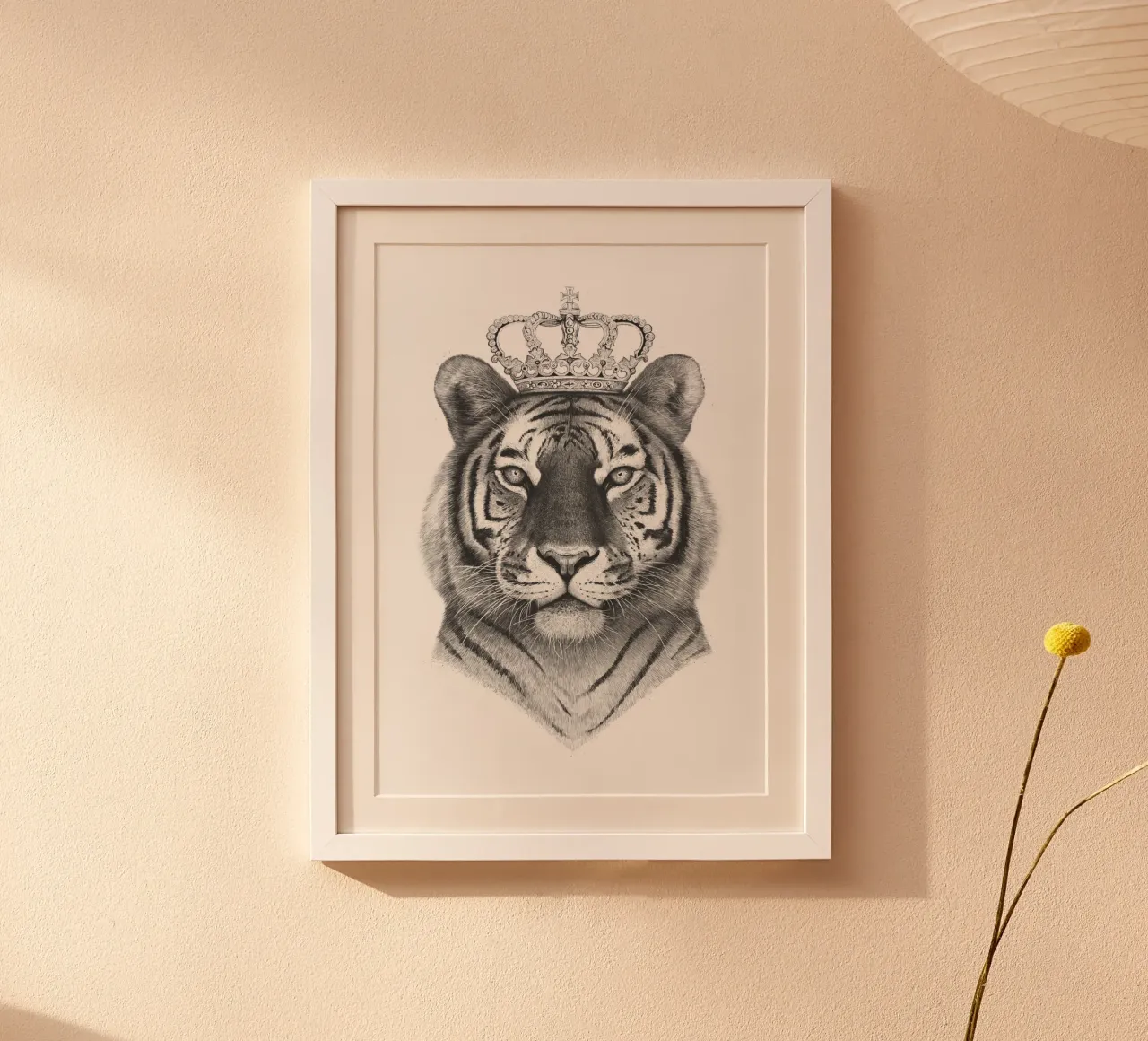 Il Re Tigre poster con telaio in alluminio da valeriyakorenkova