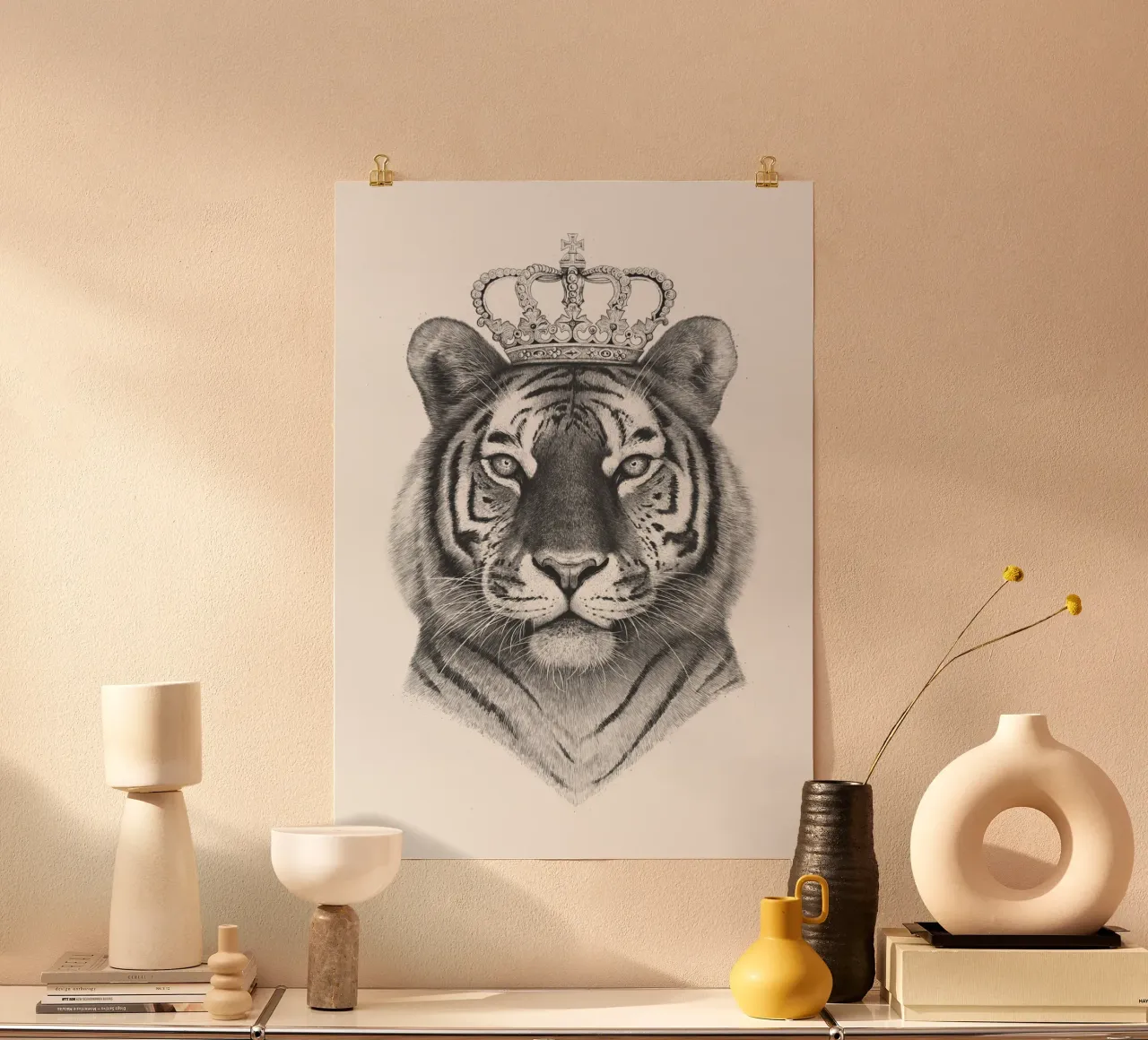 Il Re Tigre poster con telaio in alluminio da valeriyakorenkova