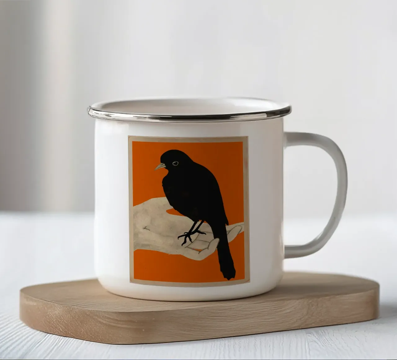 Uccello in mano tazza in smalto da M.A.Z.U.N.