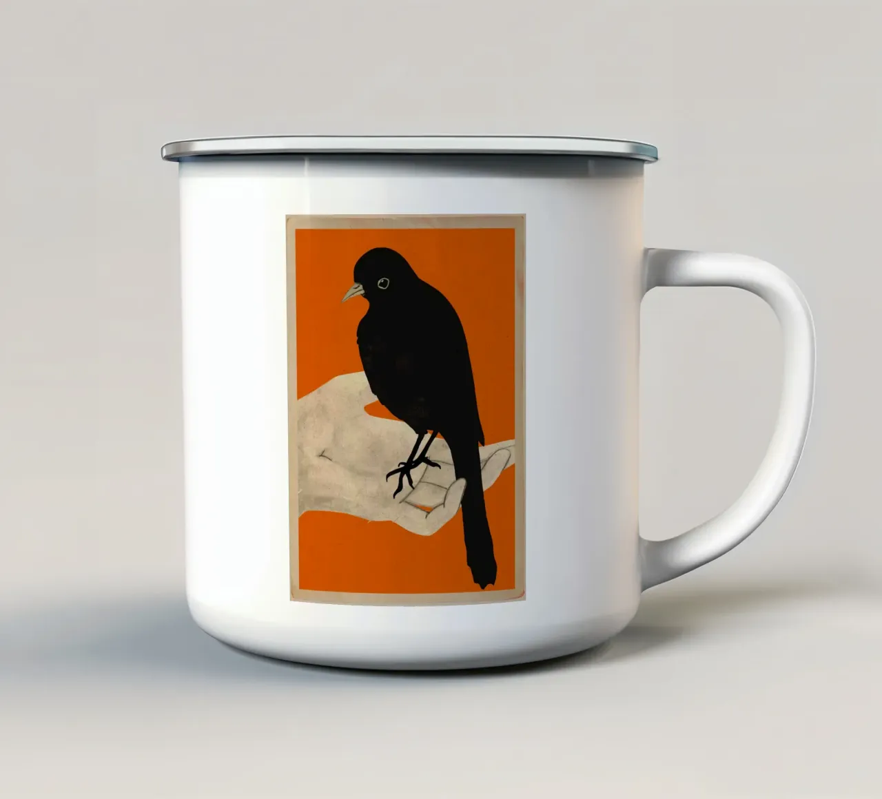 Uccello in mano tazza in smalto da M.A.Z.U.N.