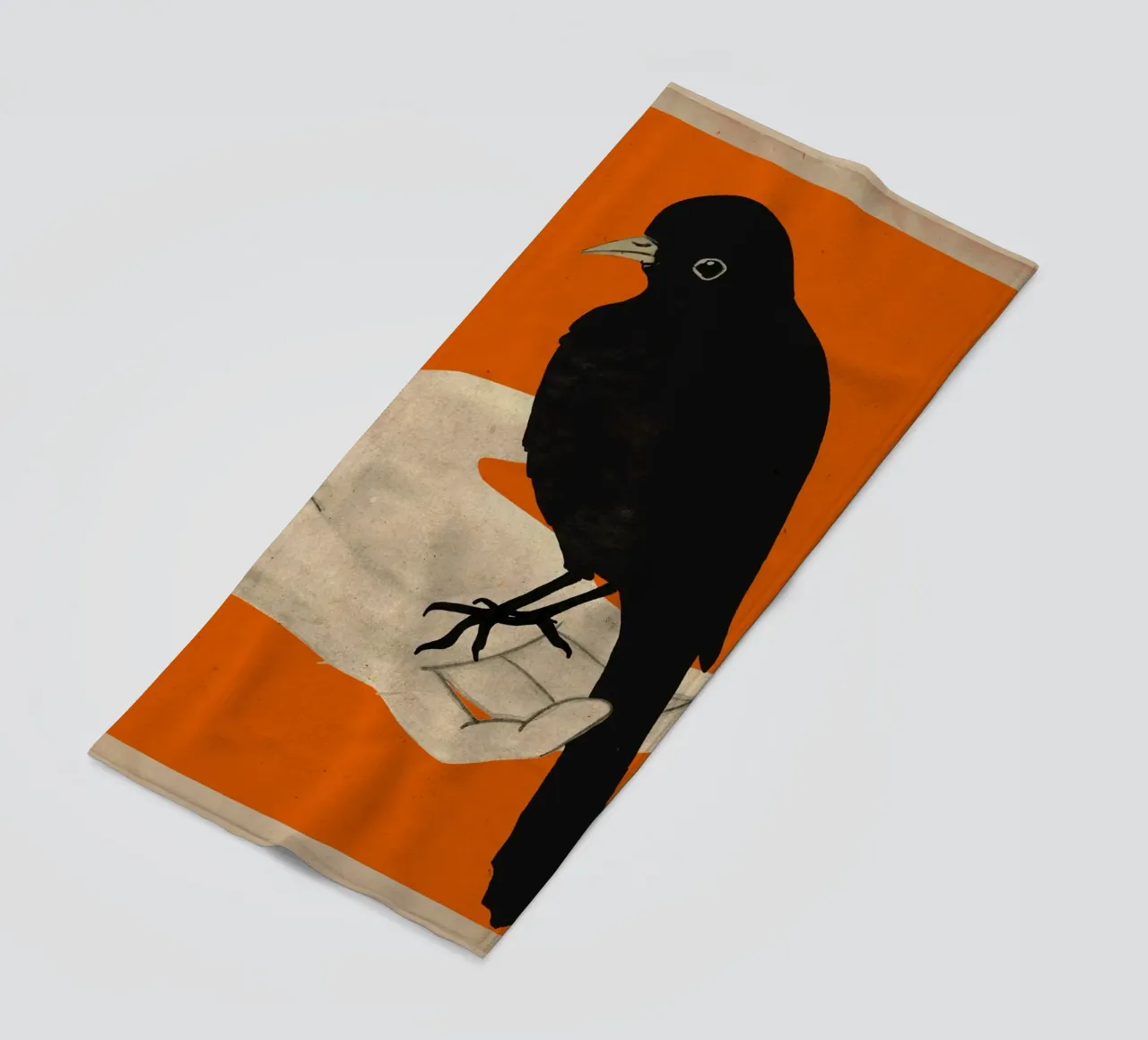 Uccello in mano telo mare da M.A.Z.U.N.