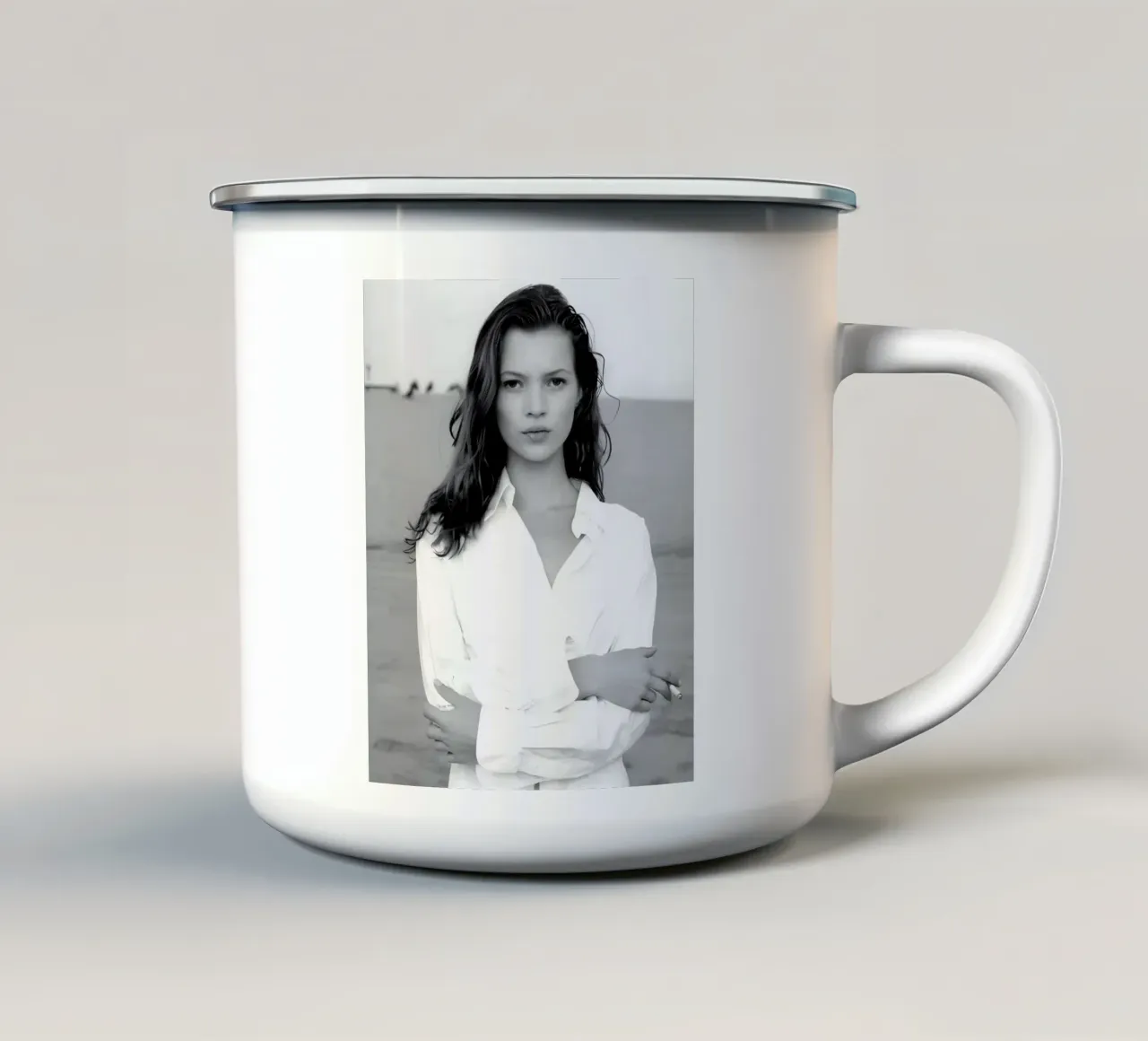 Kate Moss monocromatica tazza in smalto da Galery Vintage