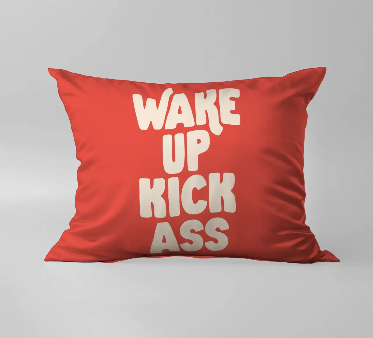 Wake Up Kick Ass Typography Design cuscino da THE MOTIVATED TYPE