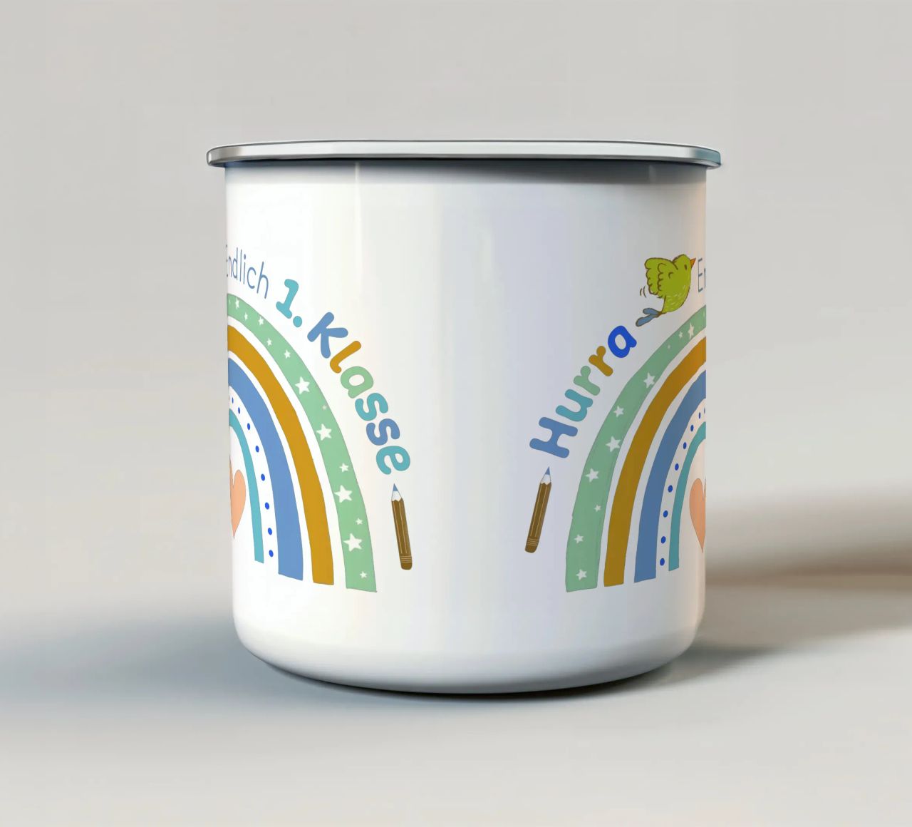 Urrà. Finalmente andrò in prima classe. tazza in smalto da CalliLetters