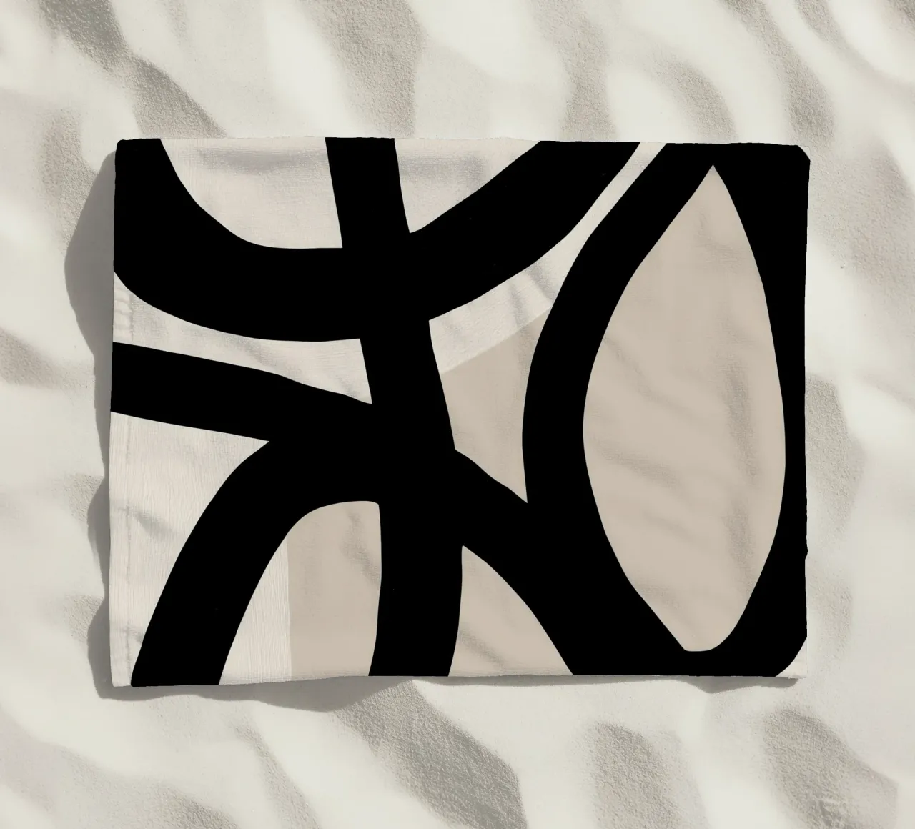 Collisione | Geometria gestuale in bianco e nero telo mare da Autofocus