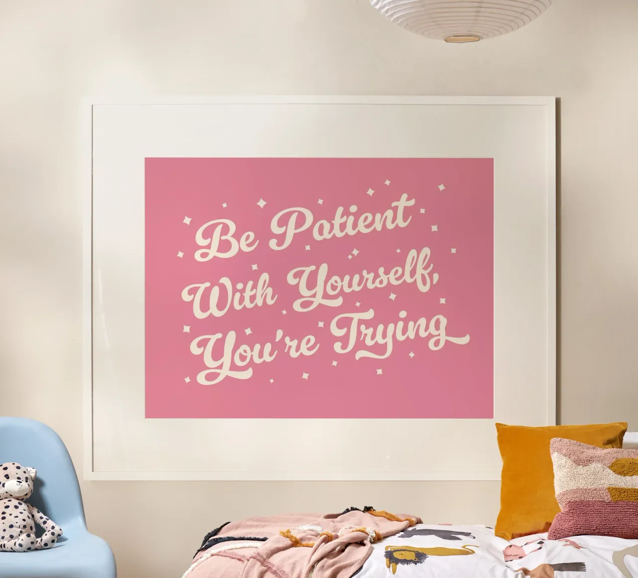 Sii paziente con te stesso, stai provando a citare (tono rosa) poster con telaio in legno da Paigaam Studio