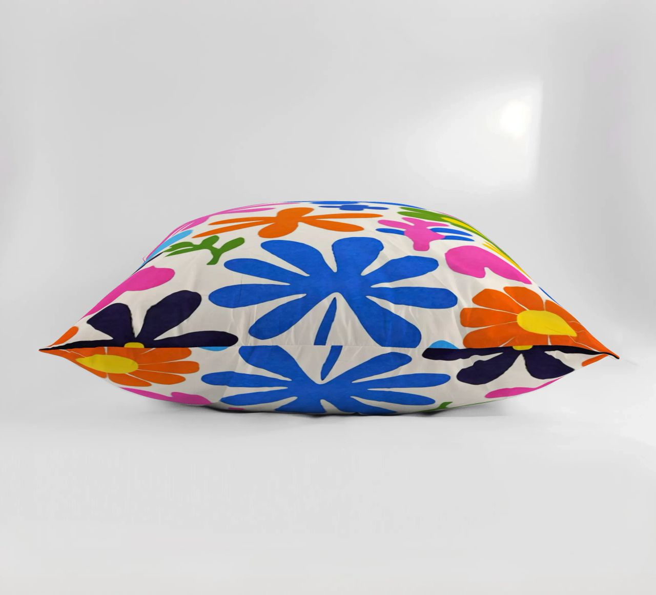 Fiori colorati retrò Groovy Matisse cuscino da Andrea Haase Modern Home