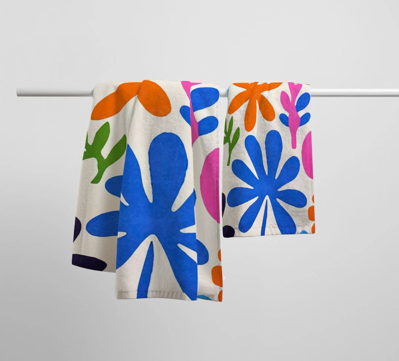 Fiori colorati retrò Groovy Matisse asciugamano da bagno da Andrea Haase Modern Home