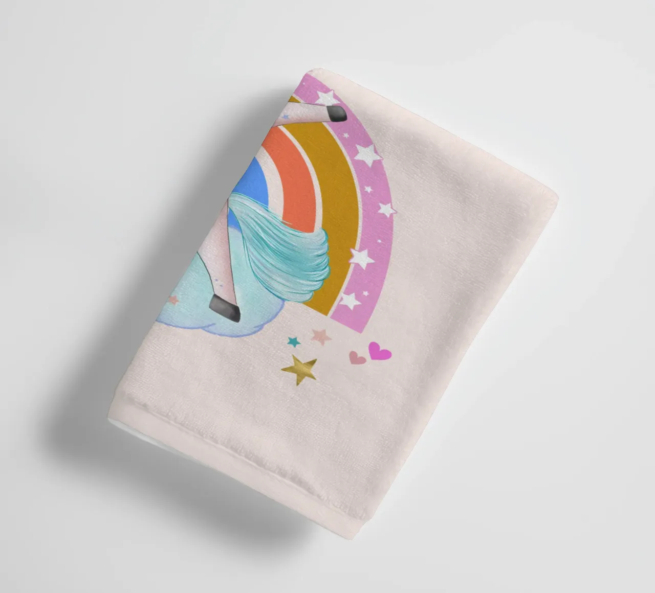 Yeah, dieses Einhorn tanzt und freut sich. Personalisiere es Handtuch von CalliLetters