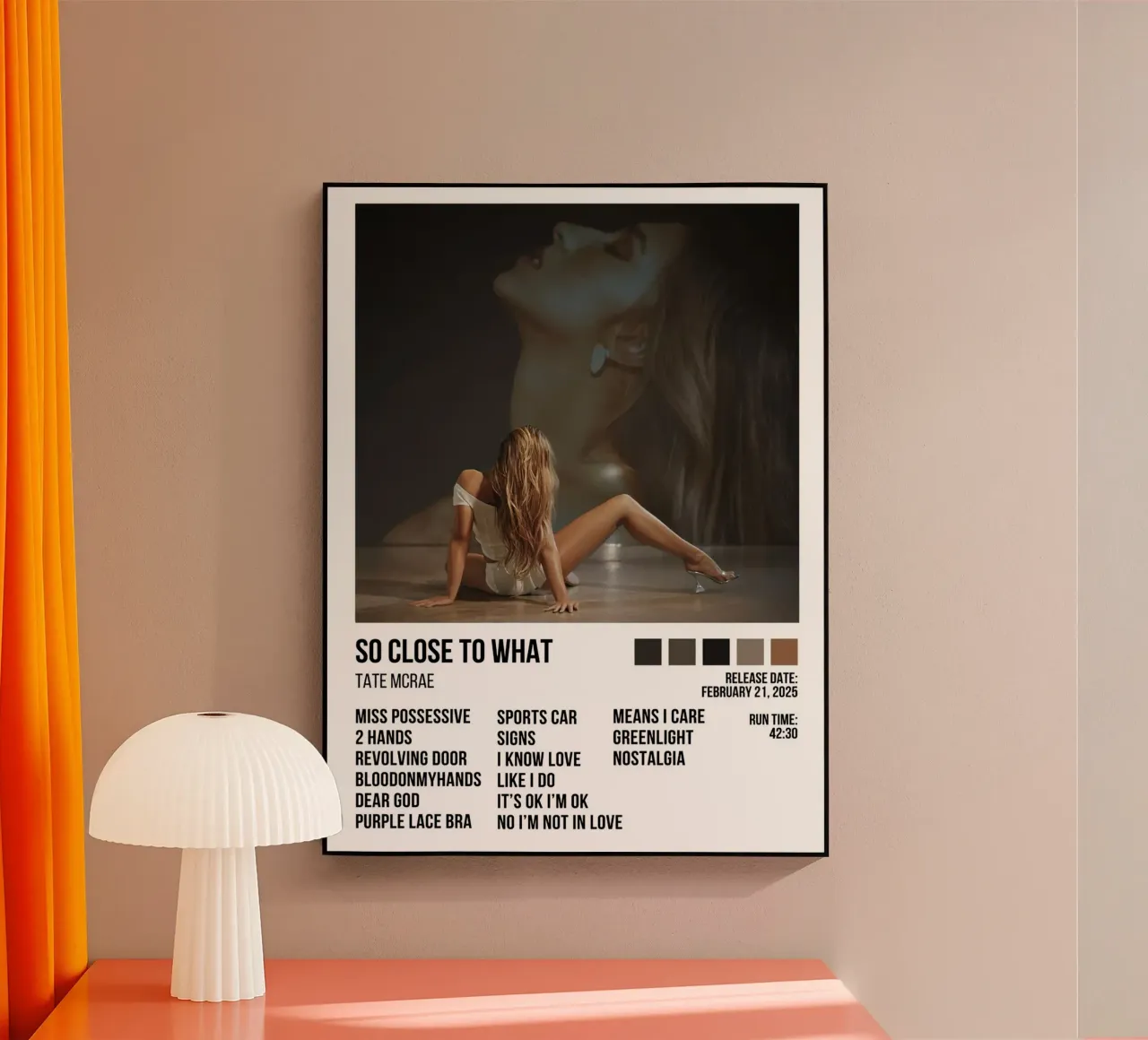 Tate McRae So Close To What Tracklists plexiglass da Banda Neira