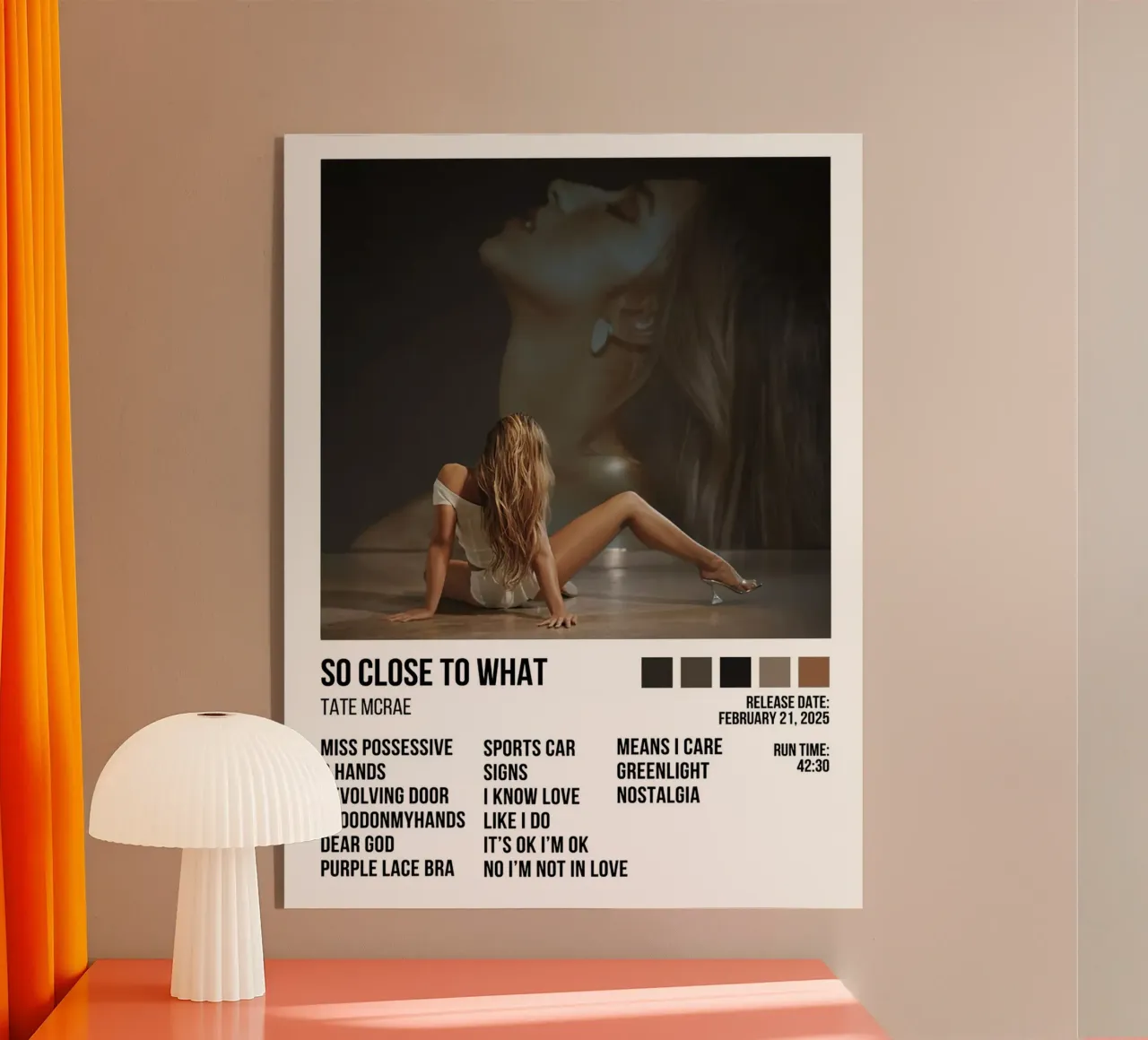 Tate McRae So Close To What Tracklists plexiglass da Banda Neira