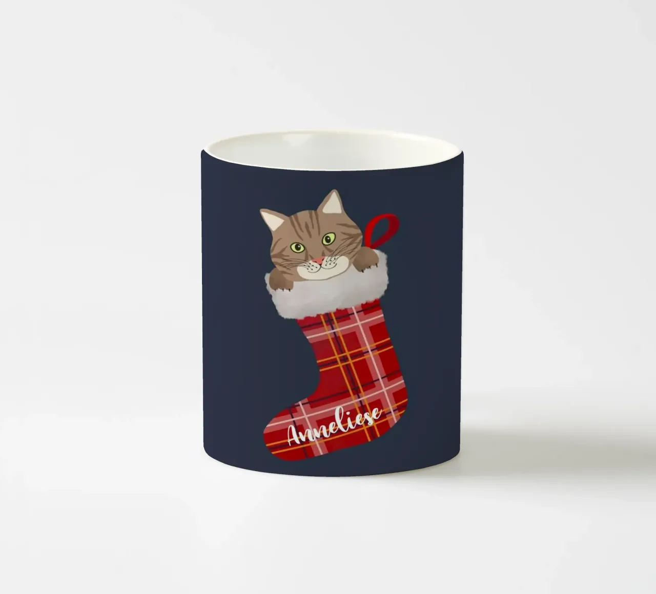 Gatto in una calza di Natale tazza in ceramica da Winter Whispers