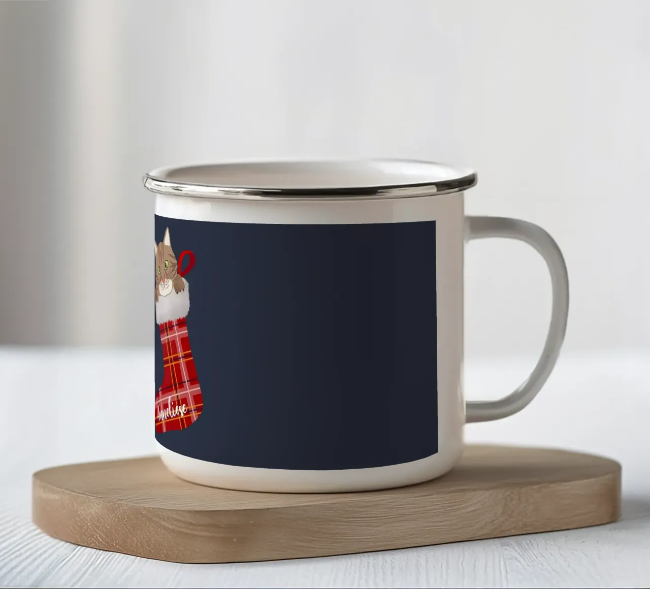 Gatto in una calza di Natale tazza in smalto da Winter Whispers