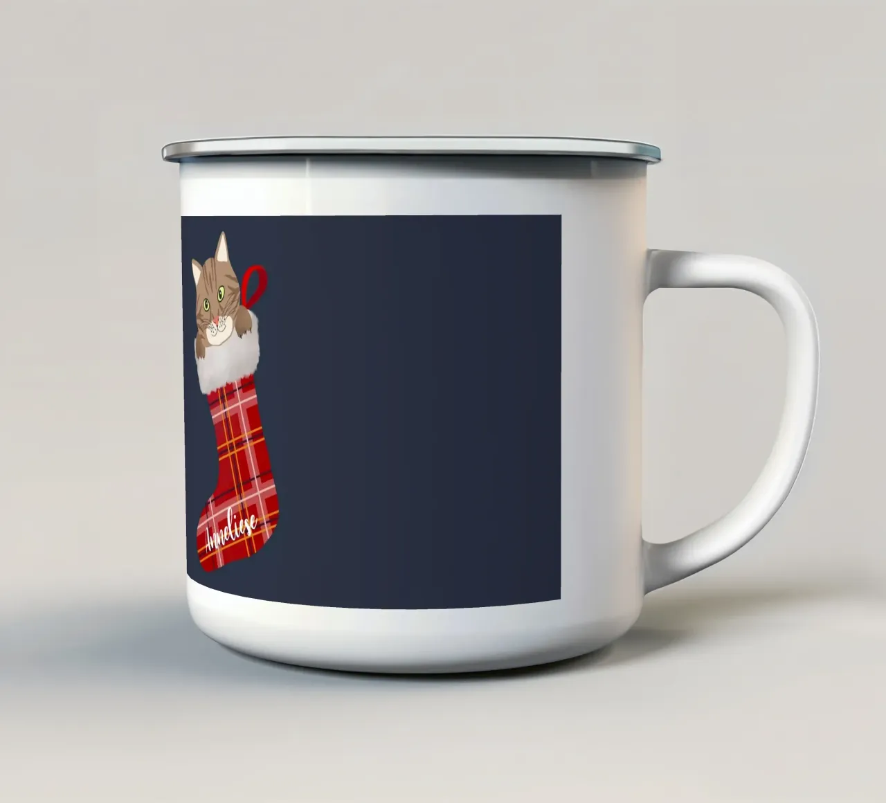 Gatto in una calza di Natale tazza in smalto da Winter Whispers