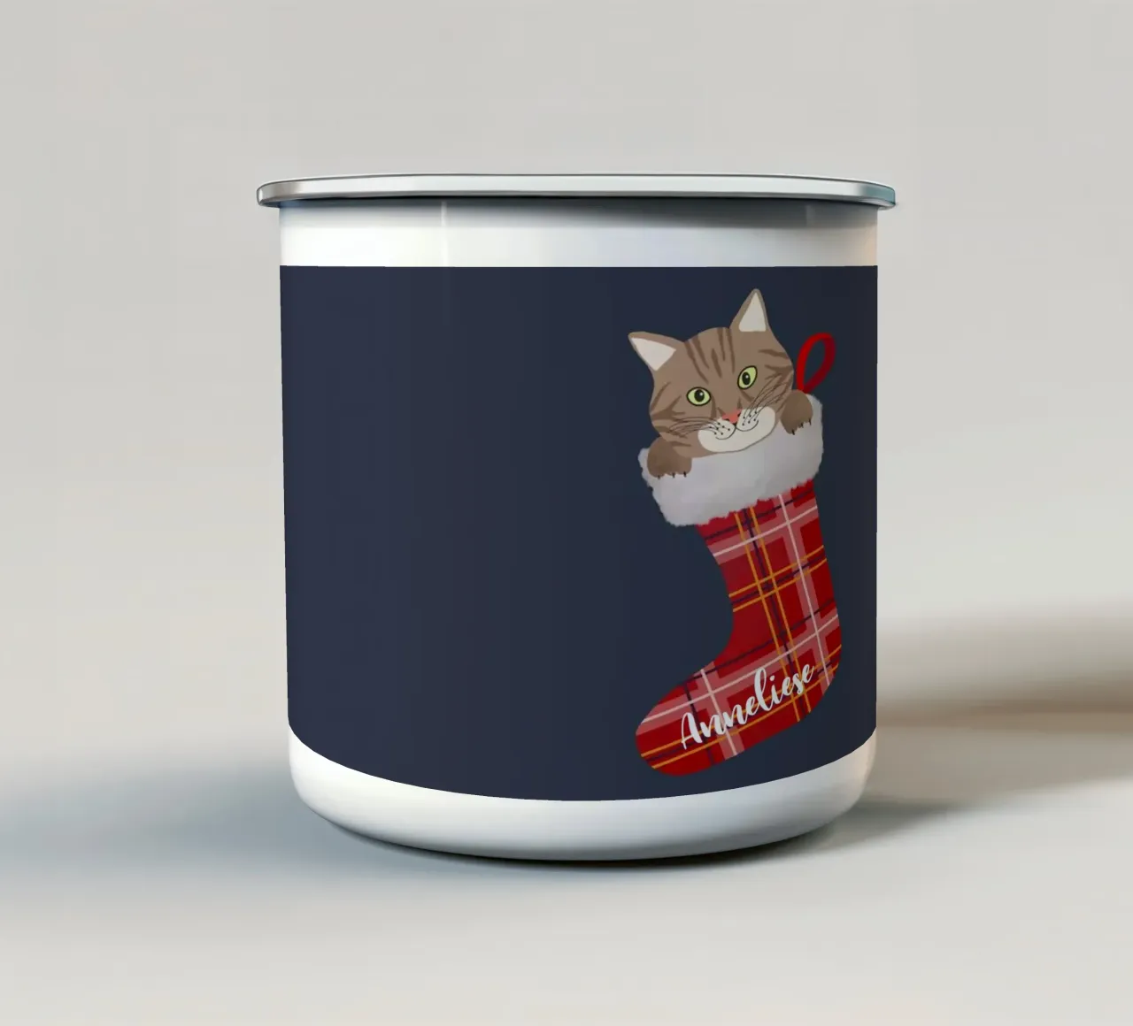 Gatto in una calza di Natale tazza in smalto da Winter Whispers