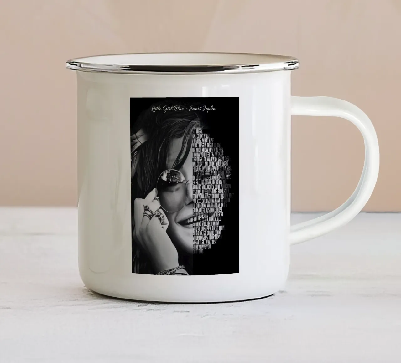 Bambina blu tazza in smalto da Gunawan Rb