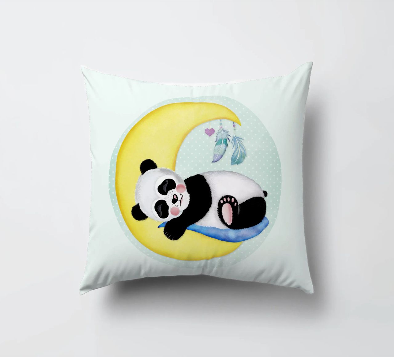 Il piccolo è arrivato. Congratulazioni dal piccolo panda. cuscino da CalliLetters