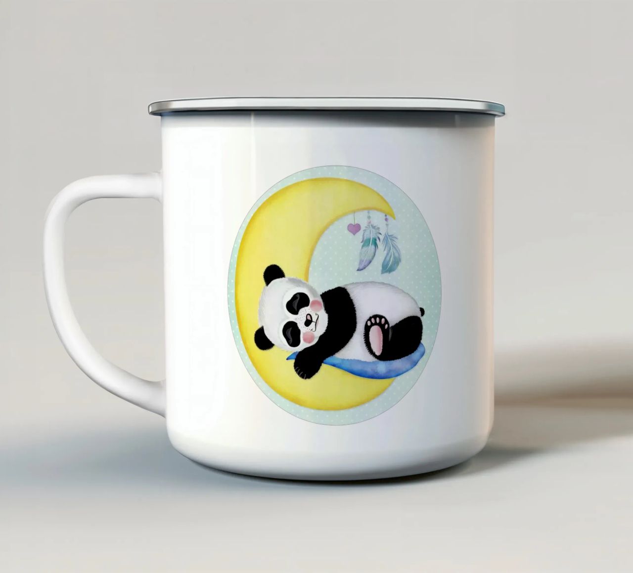 Il piccolo è arrivato. Congratulazioni dal piccolo panda. tazza in smalto da CalliLetters