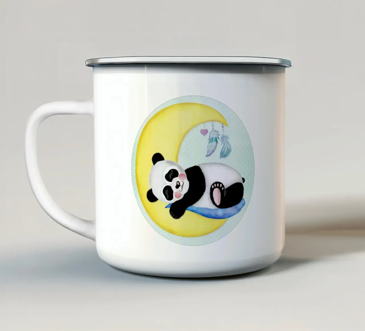 Il piccolo è arrivato. Congratulazioni dal piccolo panda. tazza in smalto da CalliLetters