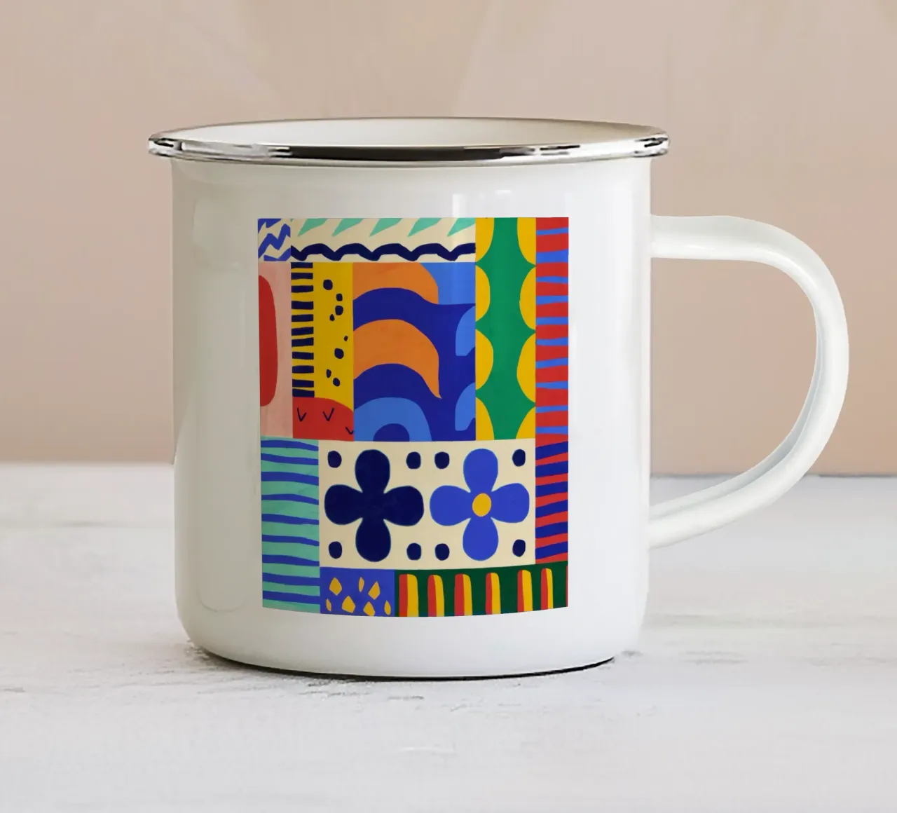 Forme folcloristiche audaci tazza in smalto da Sky Velour