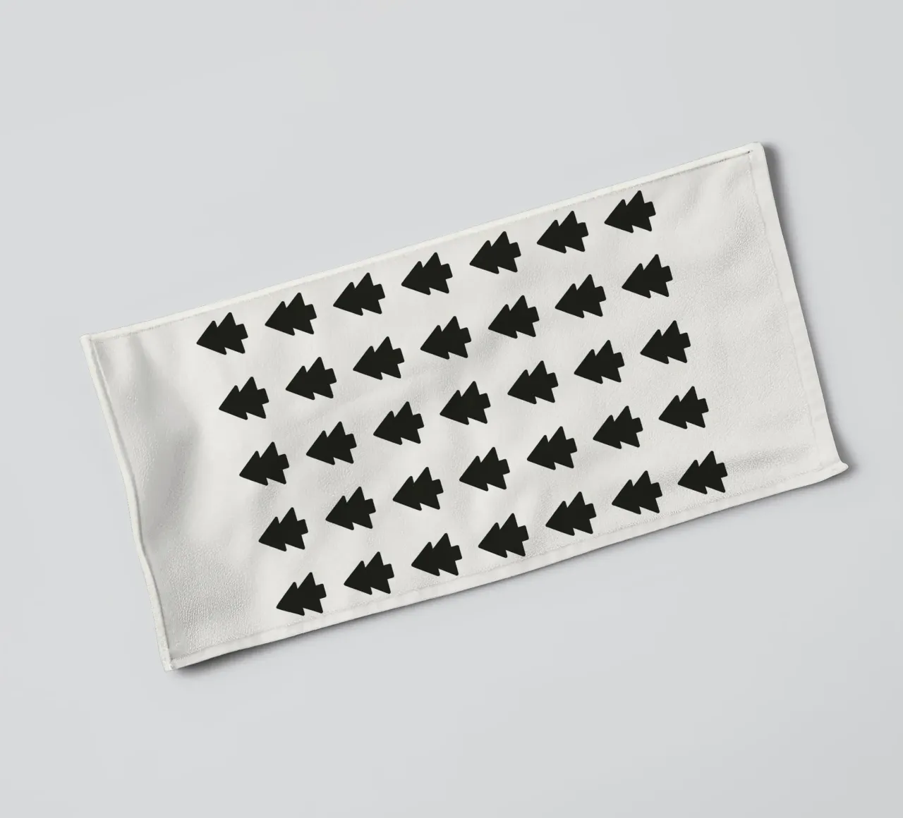 Black Forest – Minimal Tree Pattern Poster badhanddoek van ChristmasMooodz