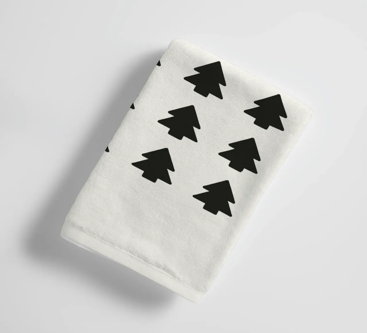 Black Forest – Minimal Tree Pattern Poster badhanddoek van ChristmasMooodz