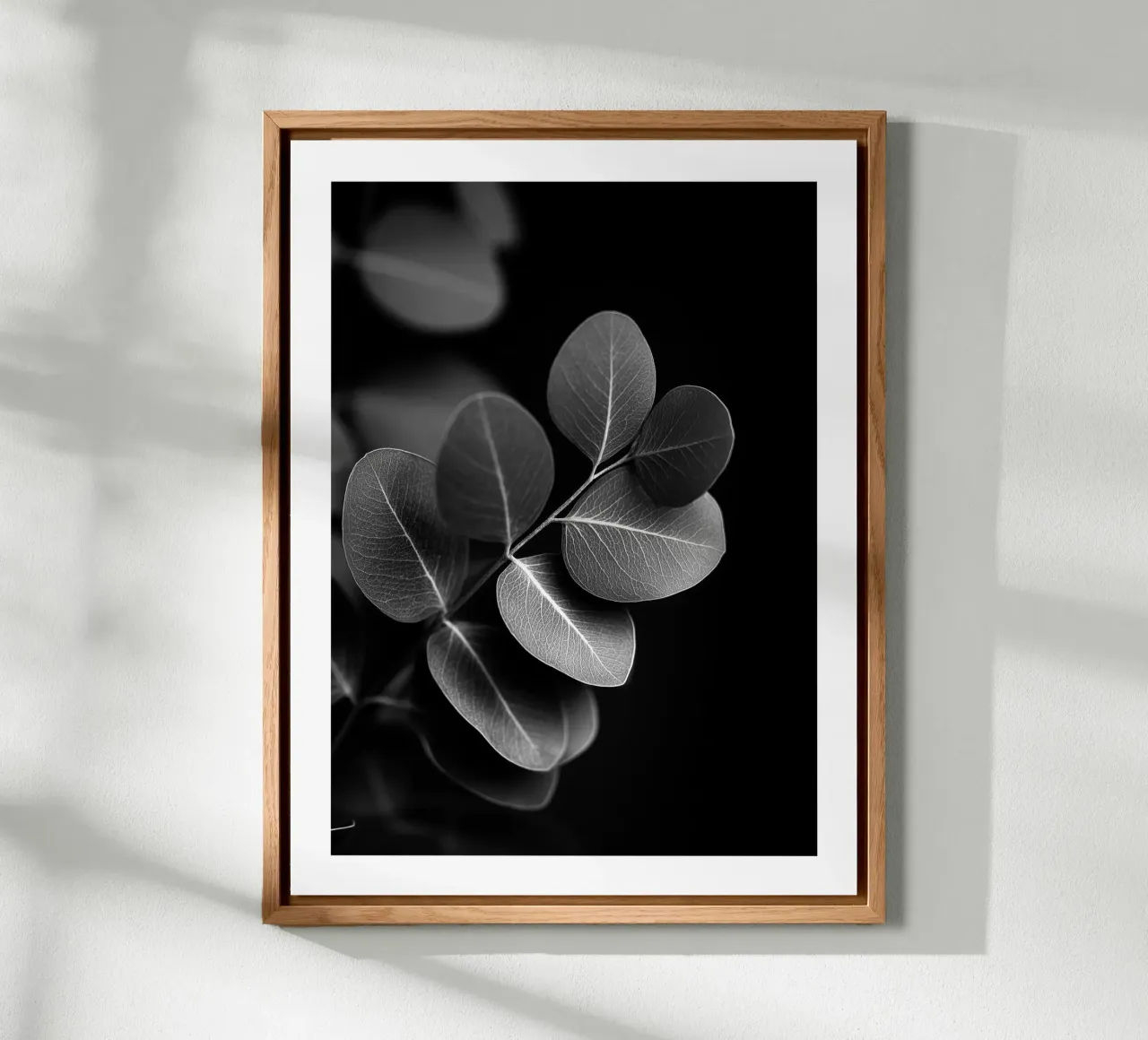 Round Eucalyptus forex plate by Monochrome