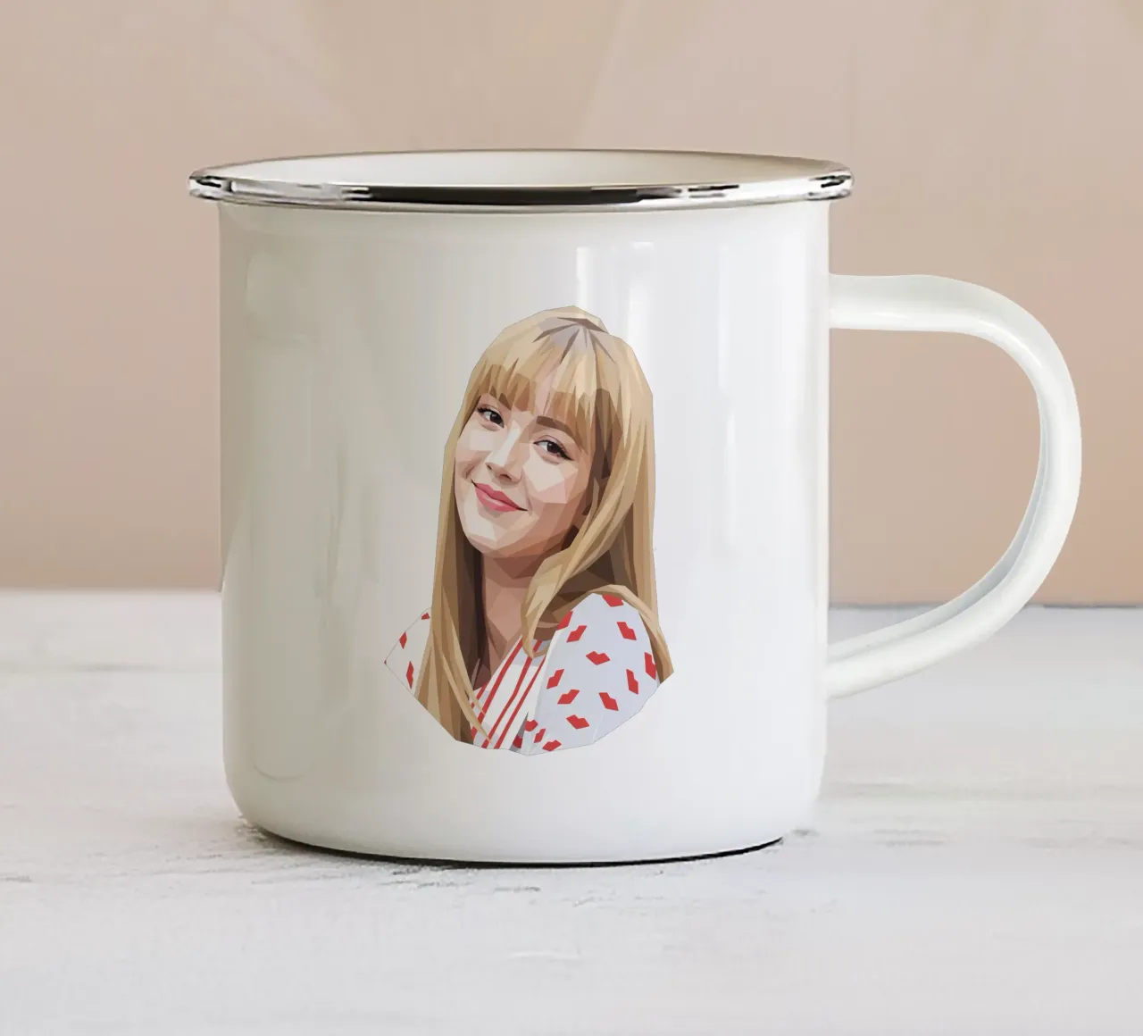 Lalisa Manobal Lowpoly tazza in smalto da Low Profile