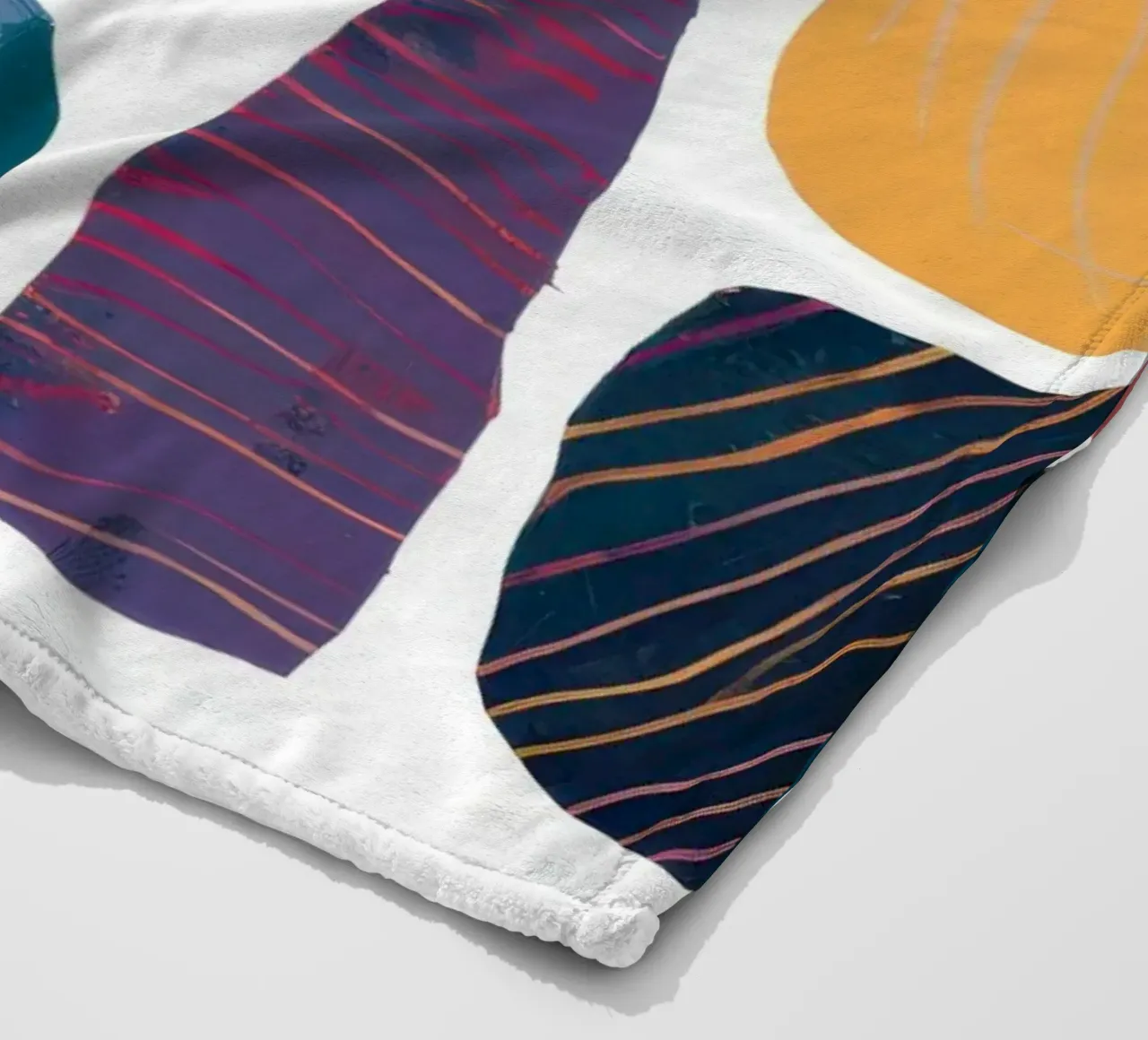 Assemblaggio di forme moderniste coperta in pile da Sky Velour