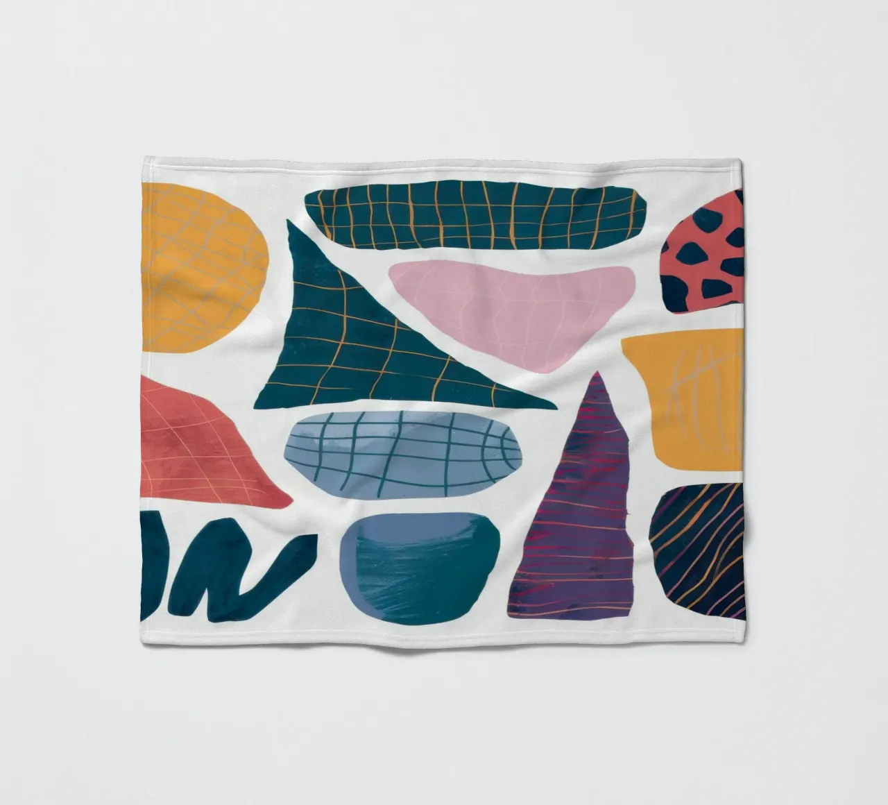 Assemblaggio di forme moderniste coperta in pile da Sky Velour