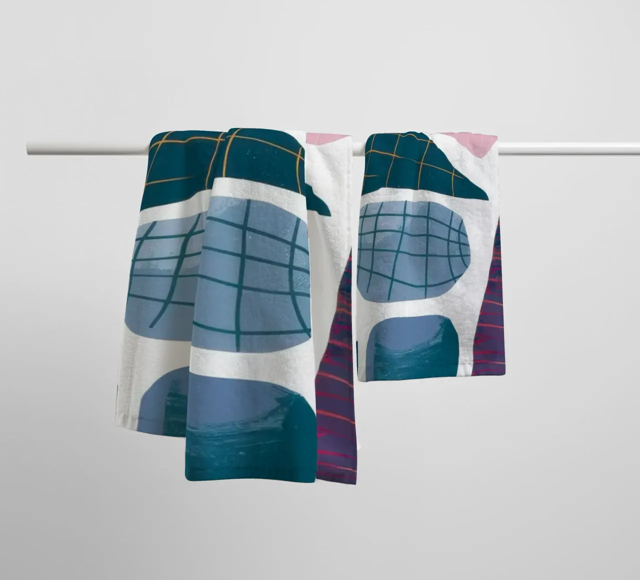 Assemblaggio di forme moderniste asciugamano da bagno da Sky Velour