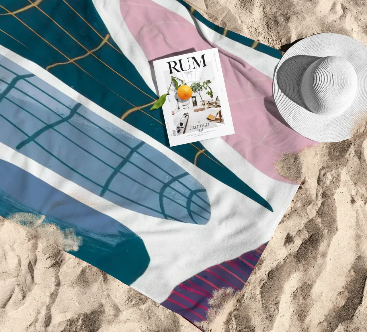 Assemblaggio di forme moderniste telo mare da Sky Velour