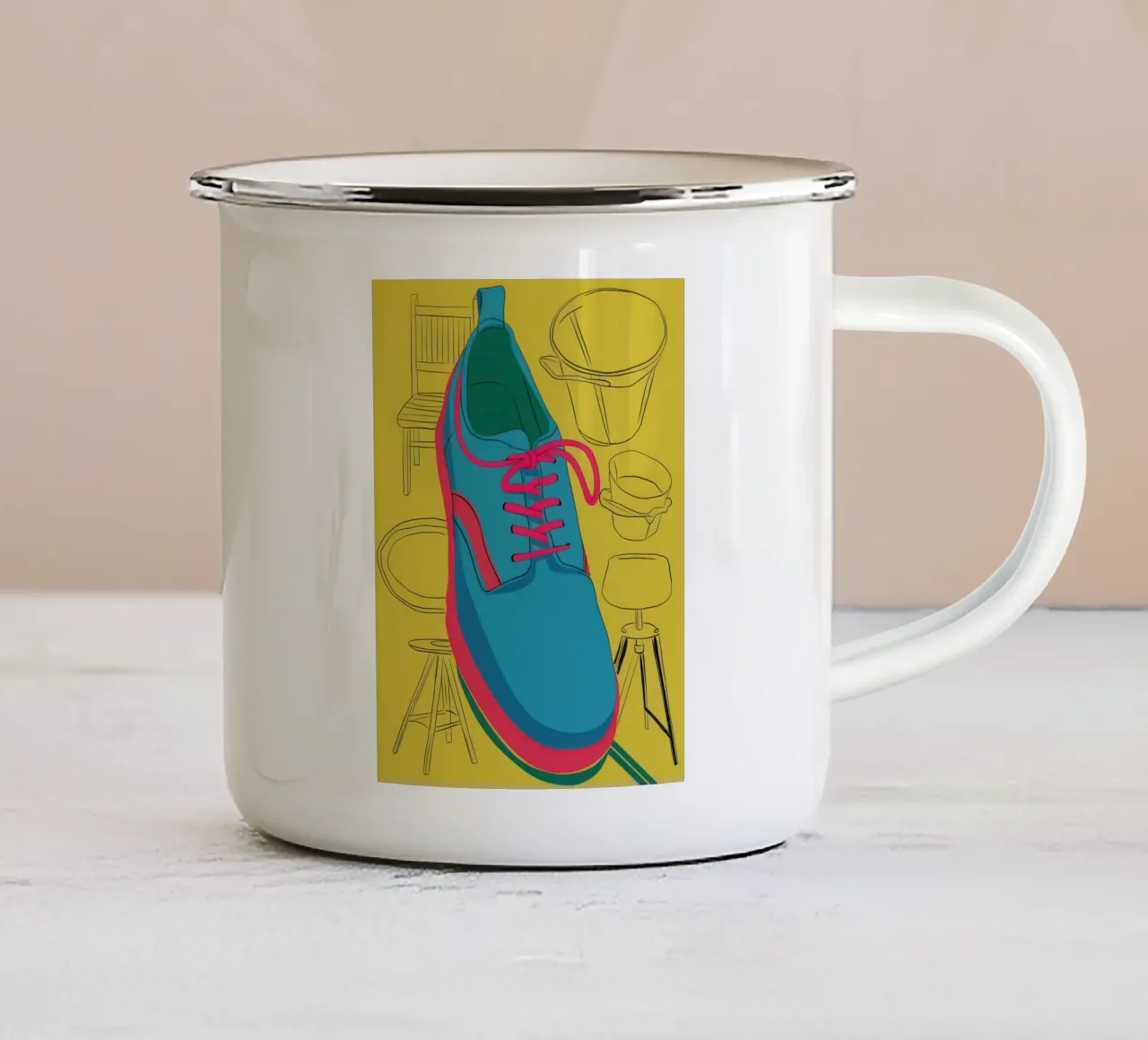 Studio stilizzato di una sneaker tazza in smalto da Sky Velour