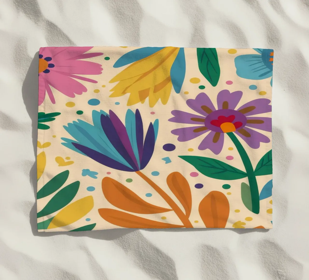 Patch di fiori selvatici stravaganti telo mare da Solace Light