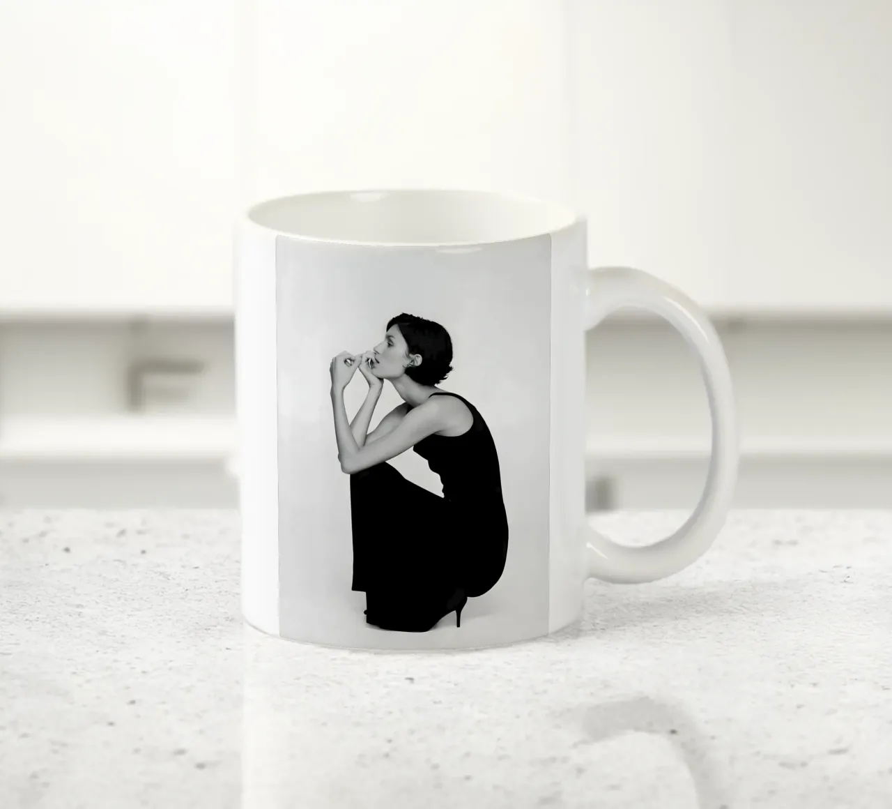 Linea monocromatica tazza in ceramica da Galery Vintage