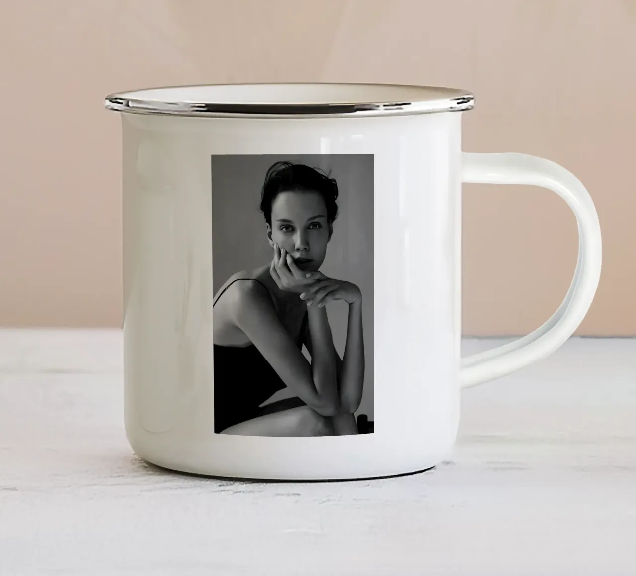 Sguardo ininterrotto tazza in smalto da Galery Vintage