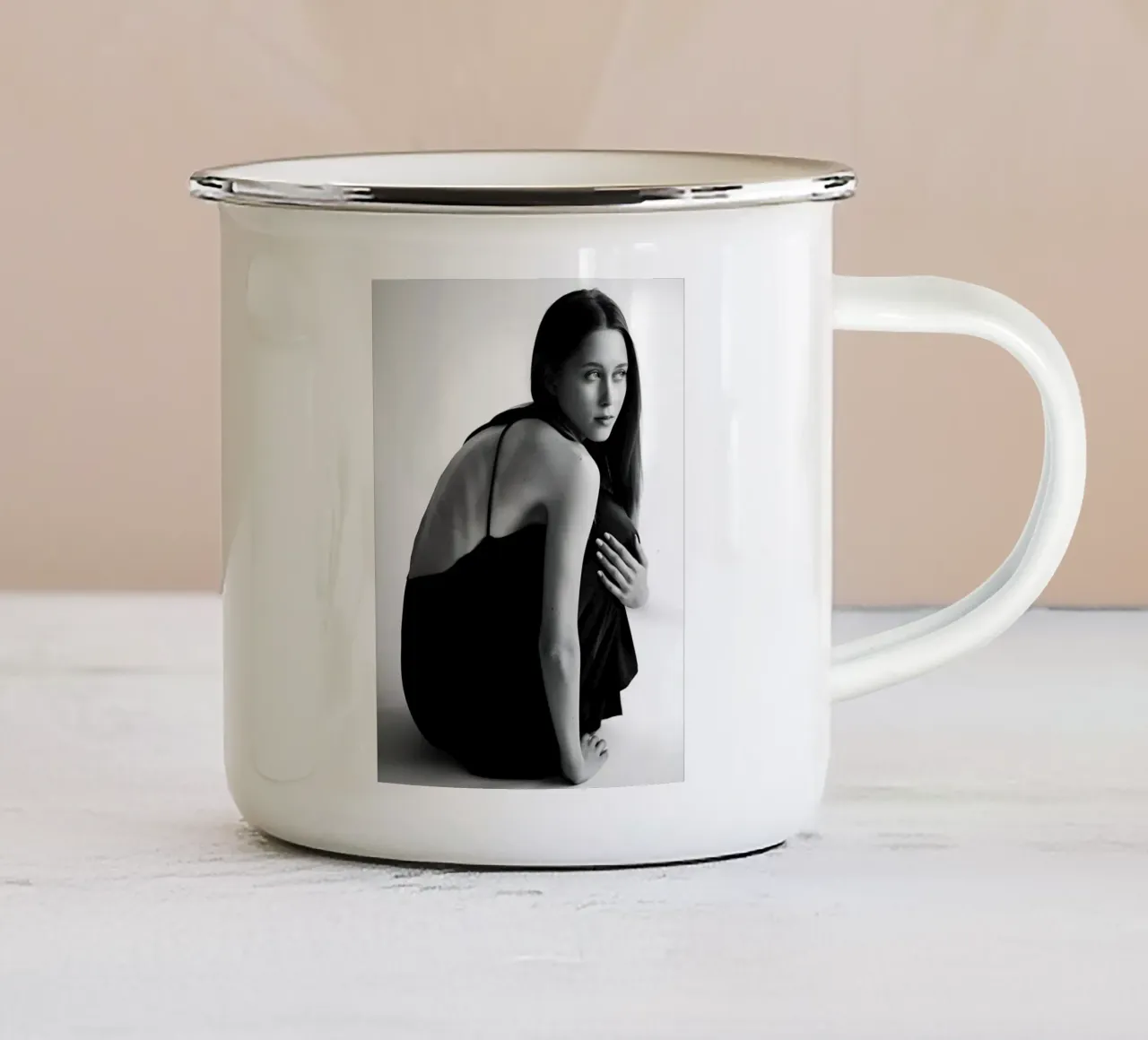 Un momento di lato tazza in smalto da Galery Vintage