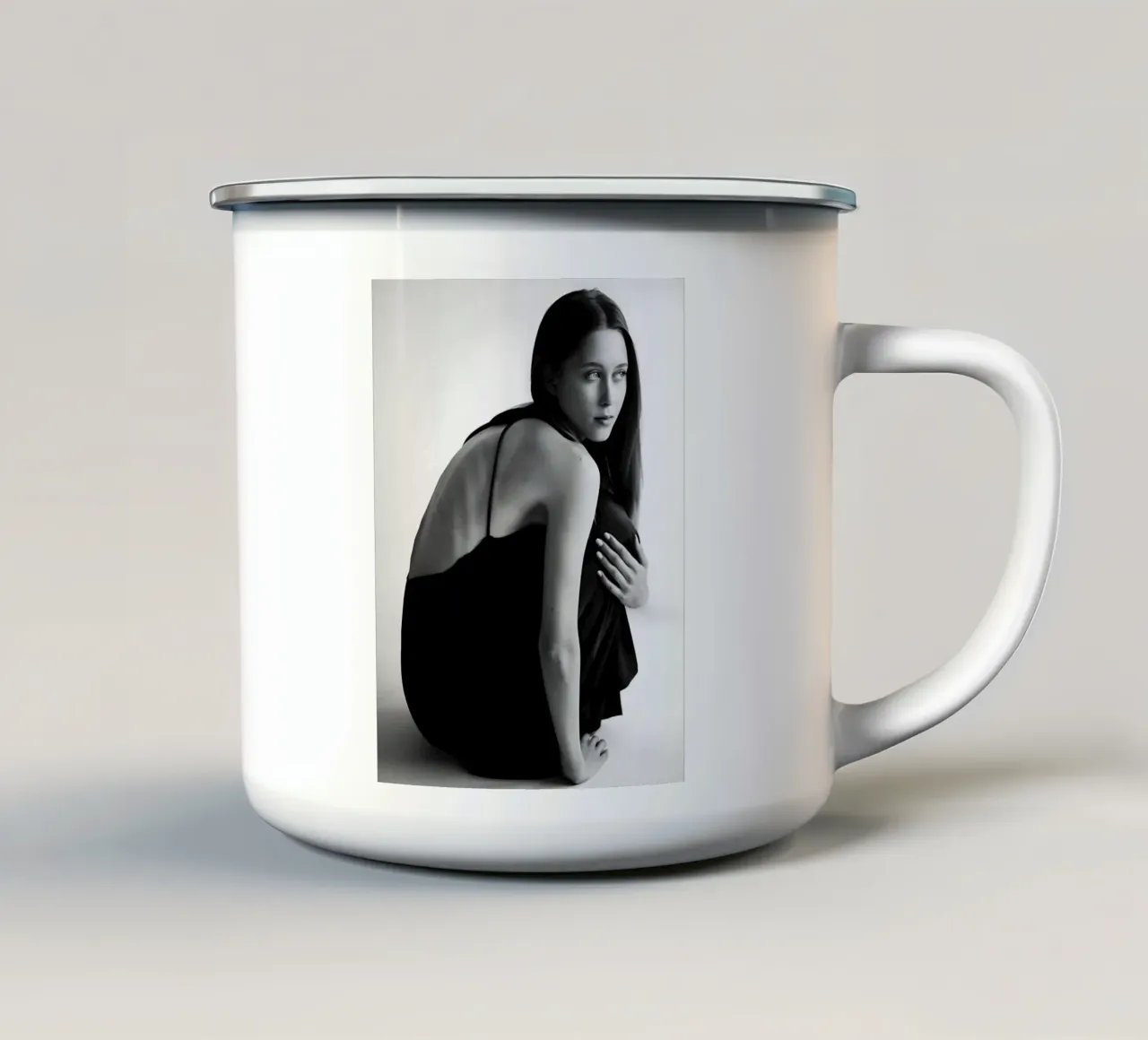 Un momento di lato tazza in smalto da Galery Vintage