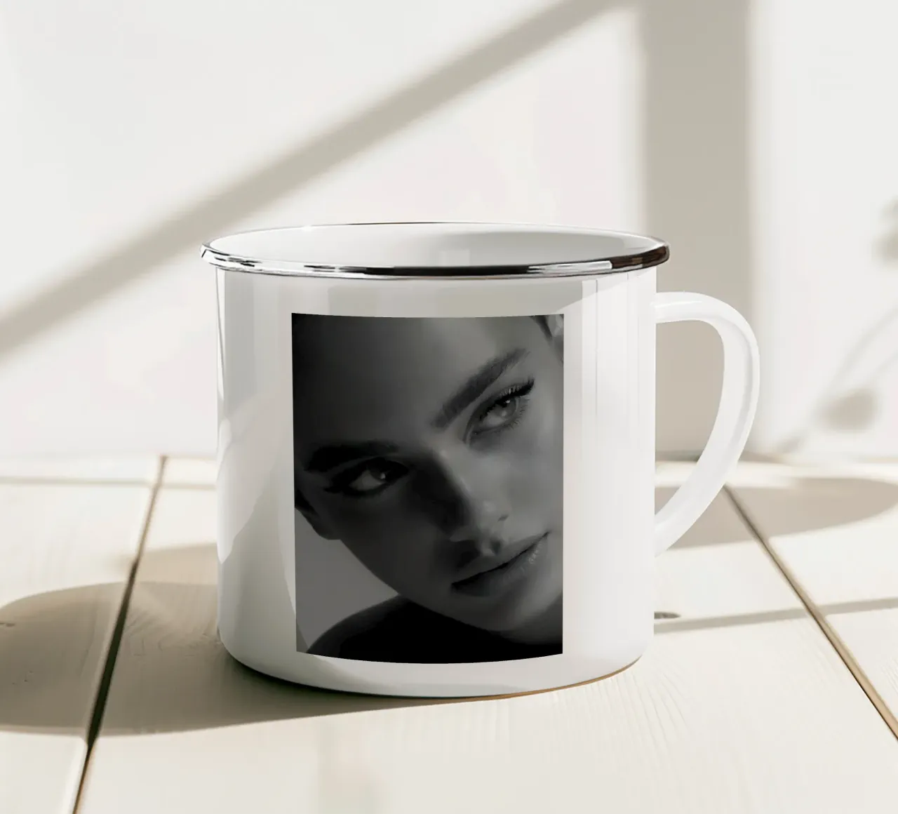 Sguardo verso l'alto tazza in smalto da Galery Vintage