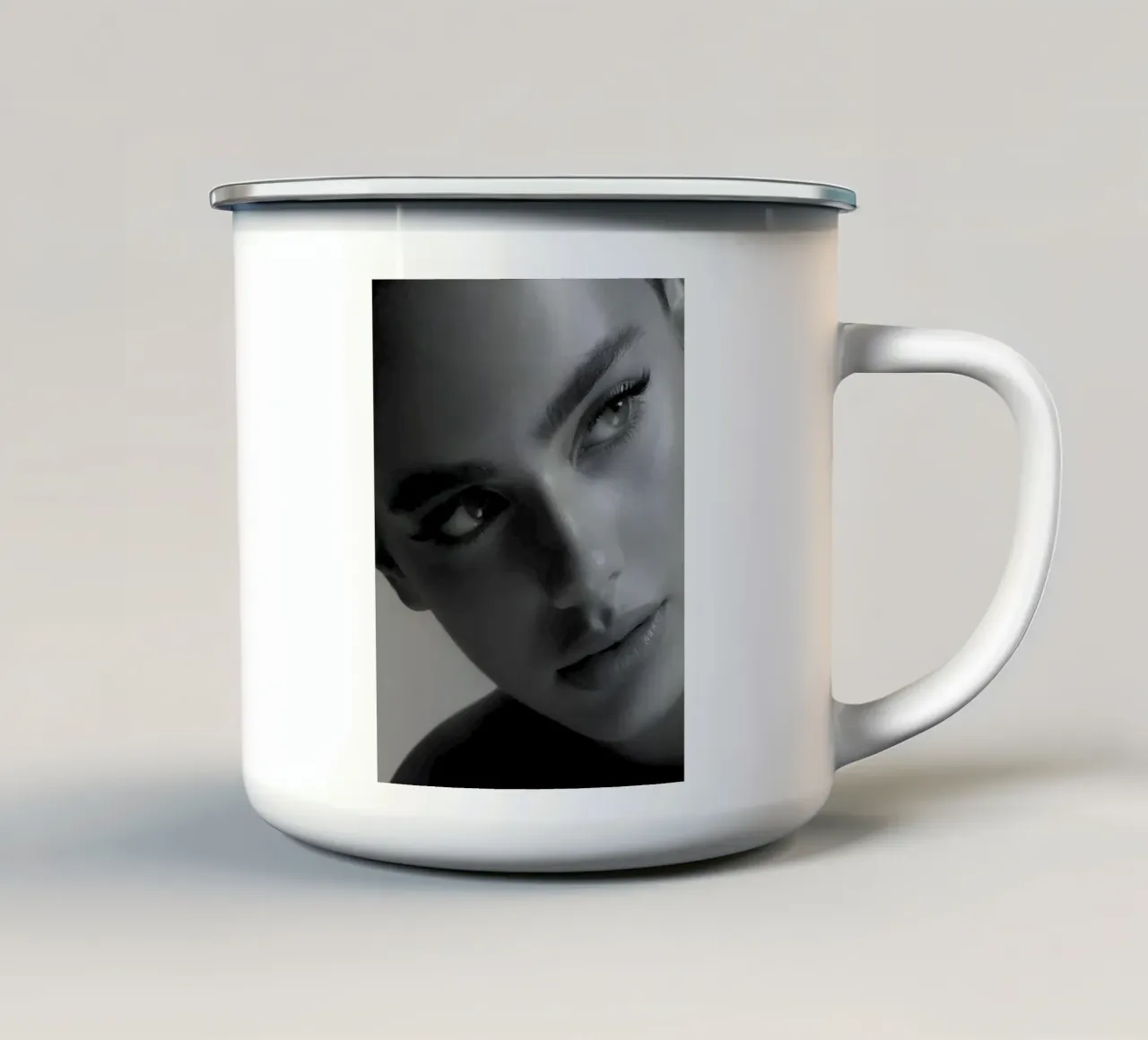 Sguardo verso l'alto tazza in smalto da Galery Vintage