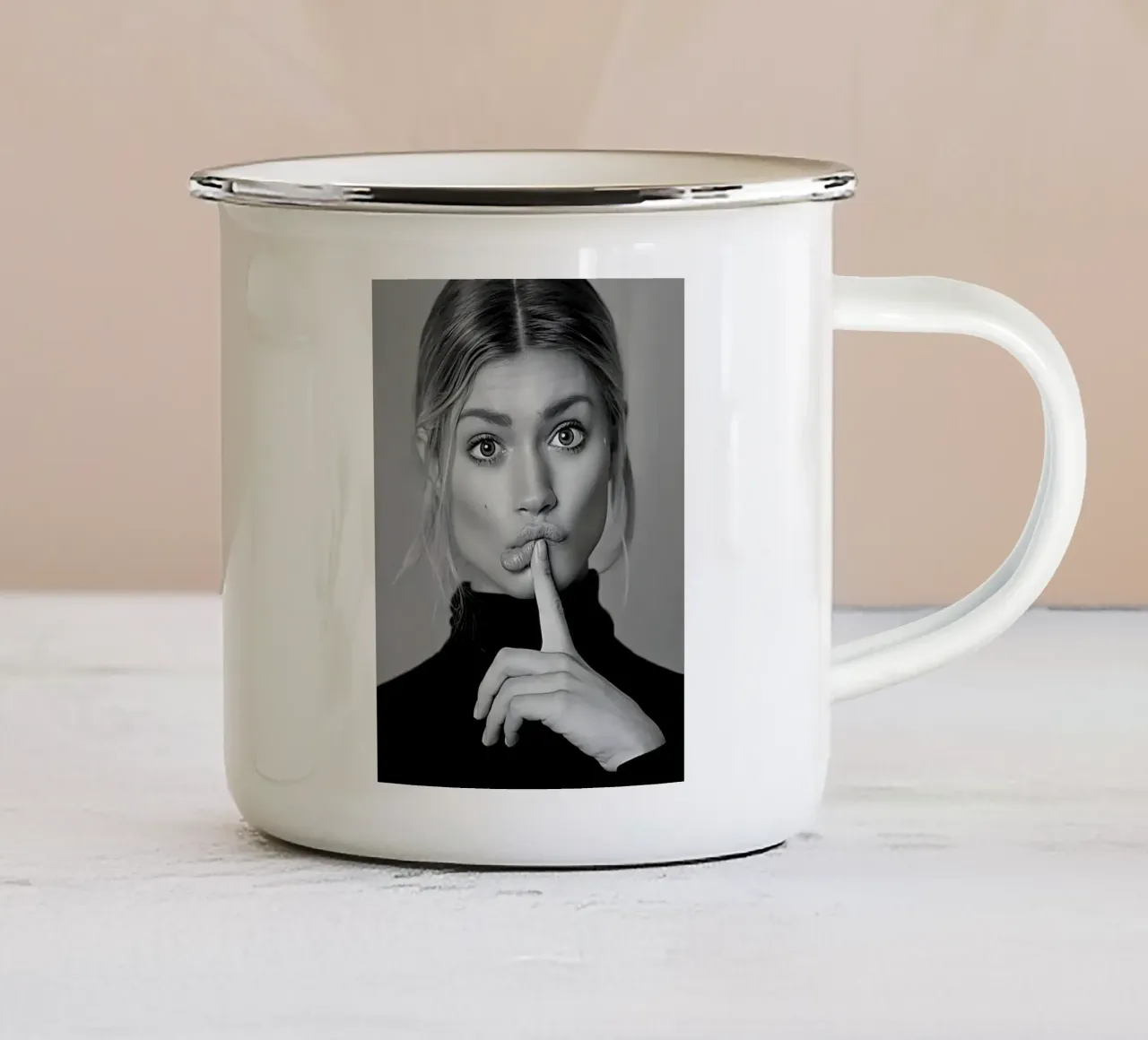 Ssst.... tazza in smalto da Galery Vintage