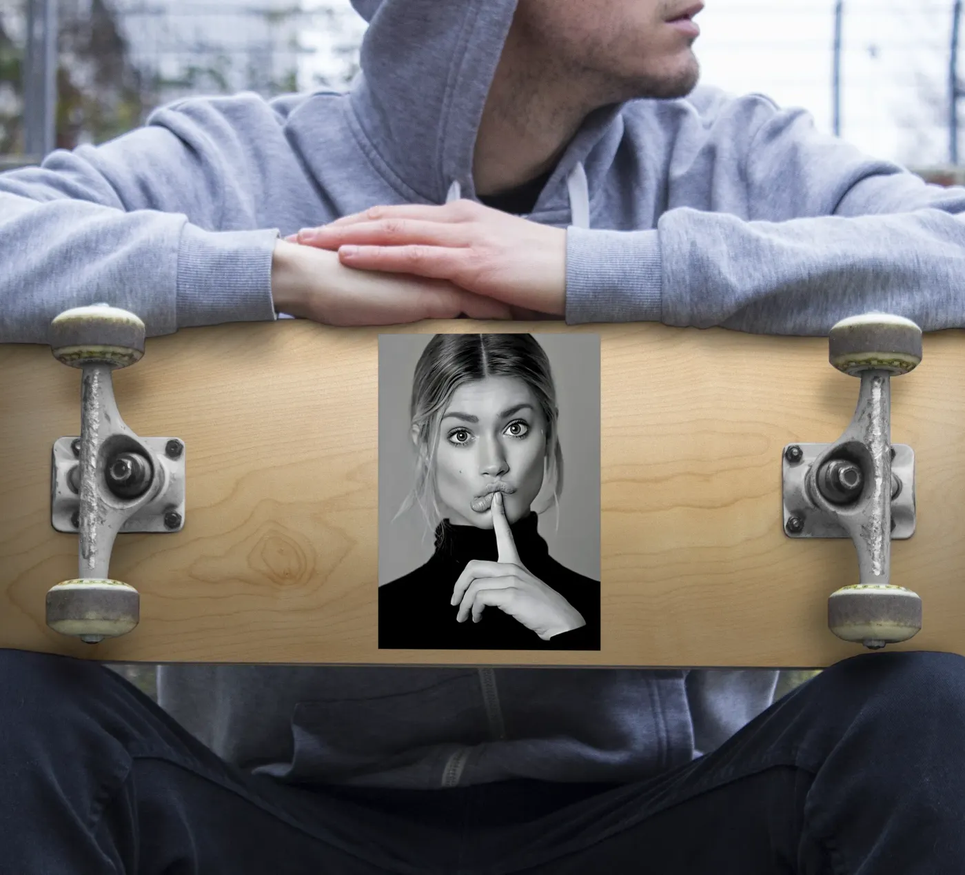 Ssst.... sticker van Galery Vintage