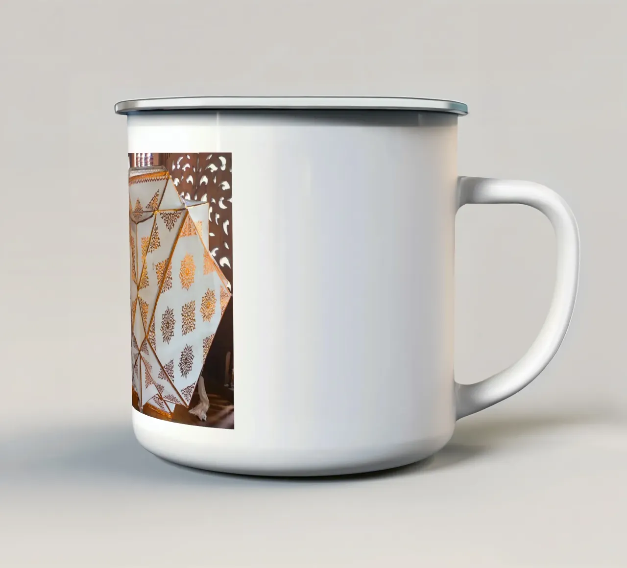 Lanterne geometriche decorative in esposizione tazza in smalto da byrieneke