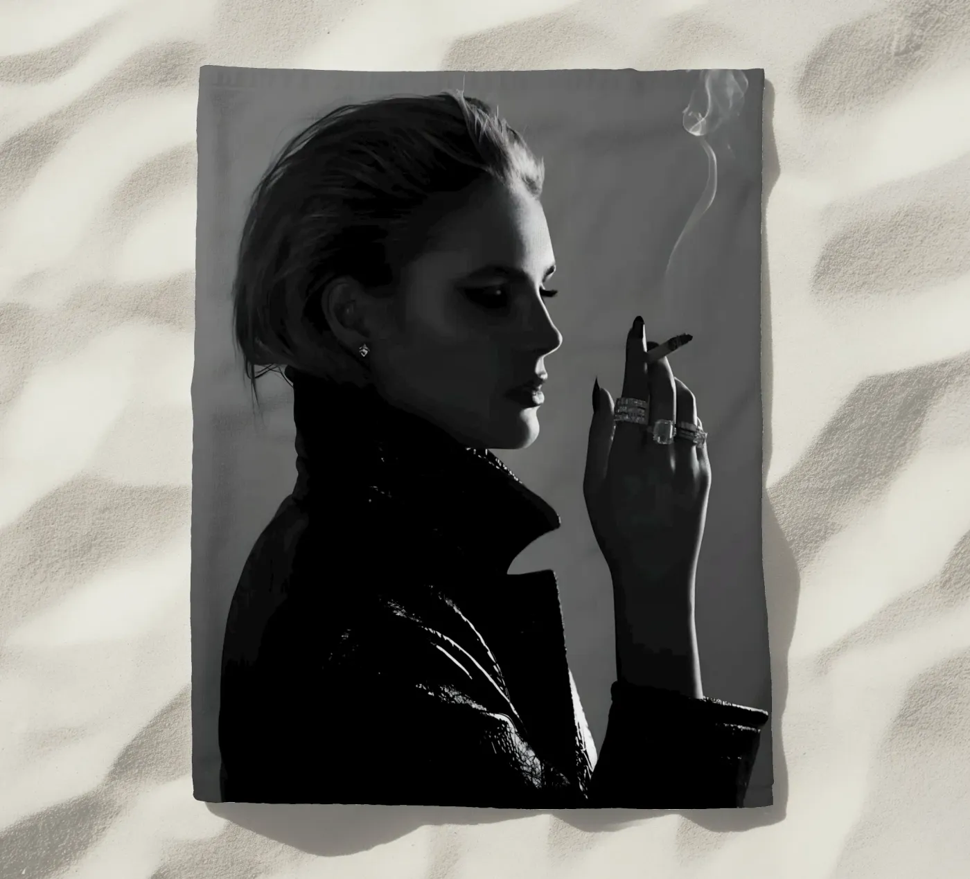 Smoke and Profile telo mare da Galery Vintage