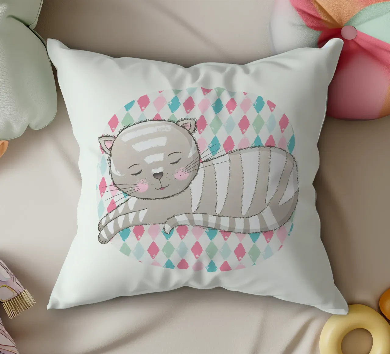 Simpatico gatto che dorme sulla sua morbida coperta. cuscino da CalliLetters