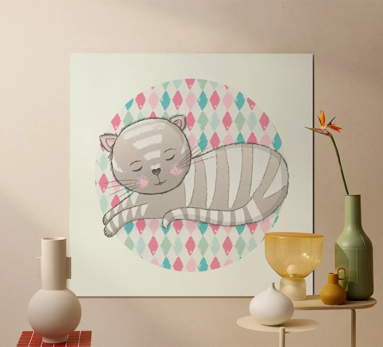 Simpatico gatto che dorme sulla sua morbida coperta. poster con telaio in plastica da CalliLetters
