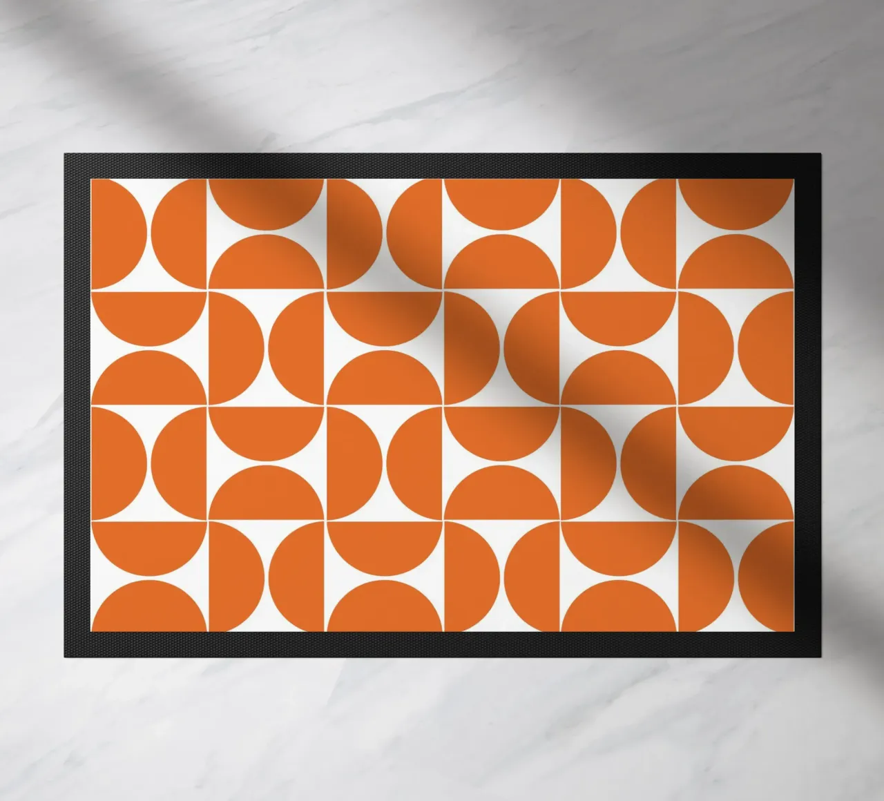 Arancione metà secolo moderno semi pattern zerbino da Timeless moderna